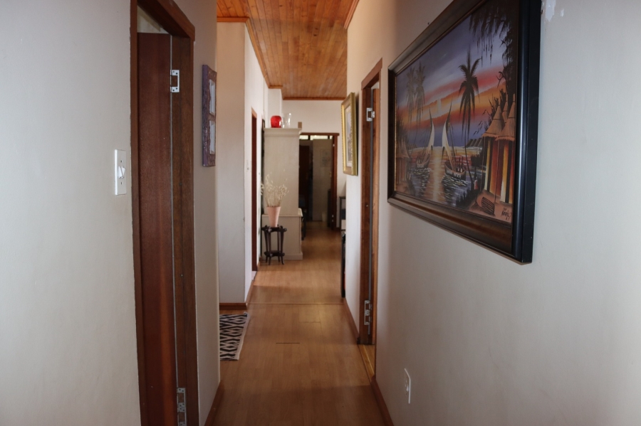 6 Bedroom Property for Sale in Kleinmond Western Cape